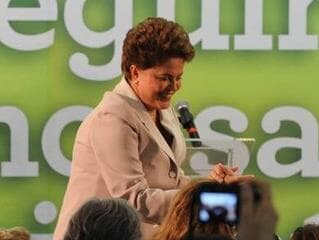 Dilma adota tom conciliador para refazer pontes