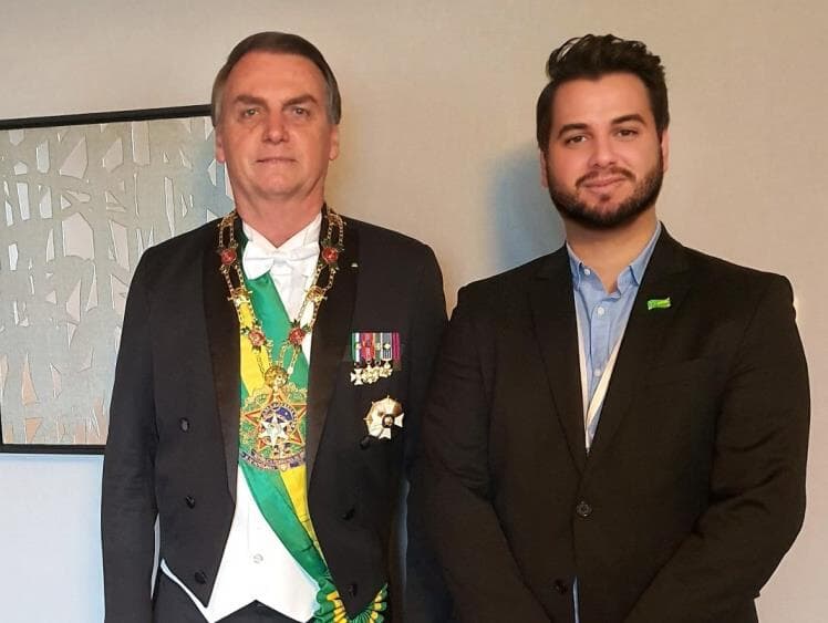 Deputado pede que MP apure se assessor de Bolsonaro cometeu crime