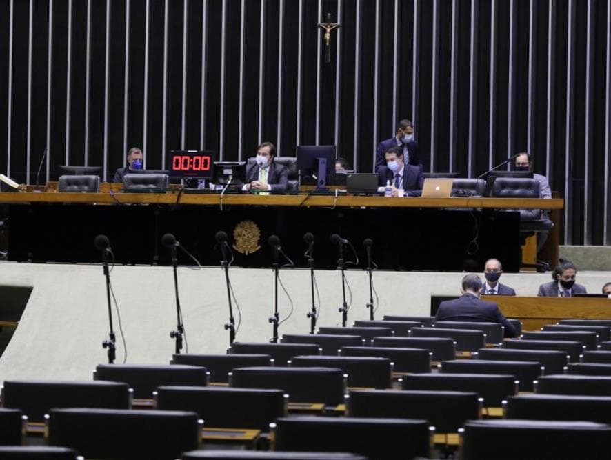 Juristas veem "jabuticaba" e "revanche" em PEC que dificulta prisão de parlamentares