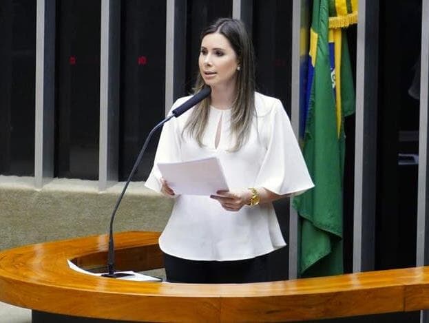 Deputada do PSL apresenta projeto para extinguir cota de gênero em eleições