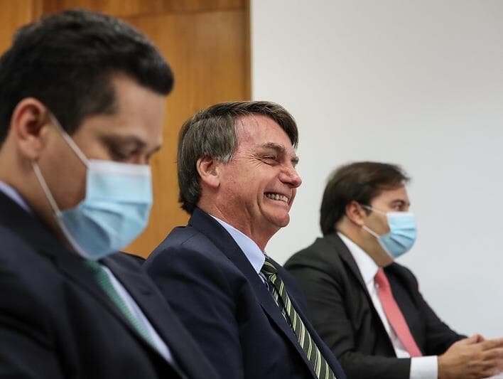 Bolsonaro veta repasse de R$ 8,6 bilhões para estados e municípios