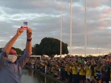 Fãs de Bolsonaro sabem menos sobre covid e resistem mais à vacina, revela pesquisa