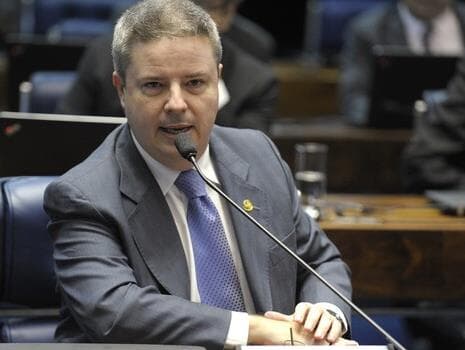 CCJ do Senado aprova PEC que amplia poder de congressistas com emendas