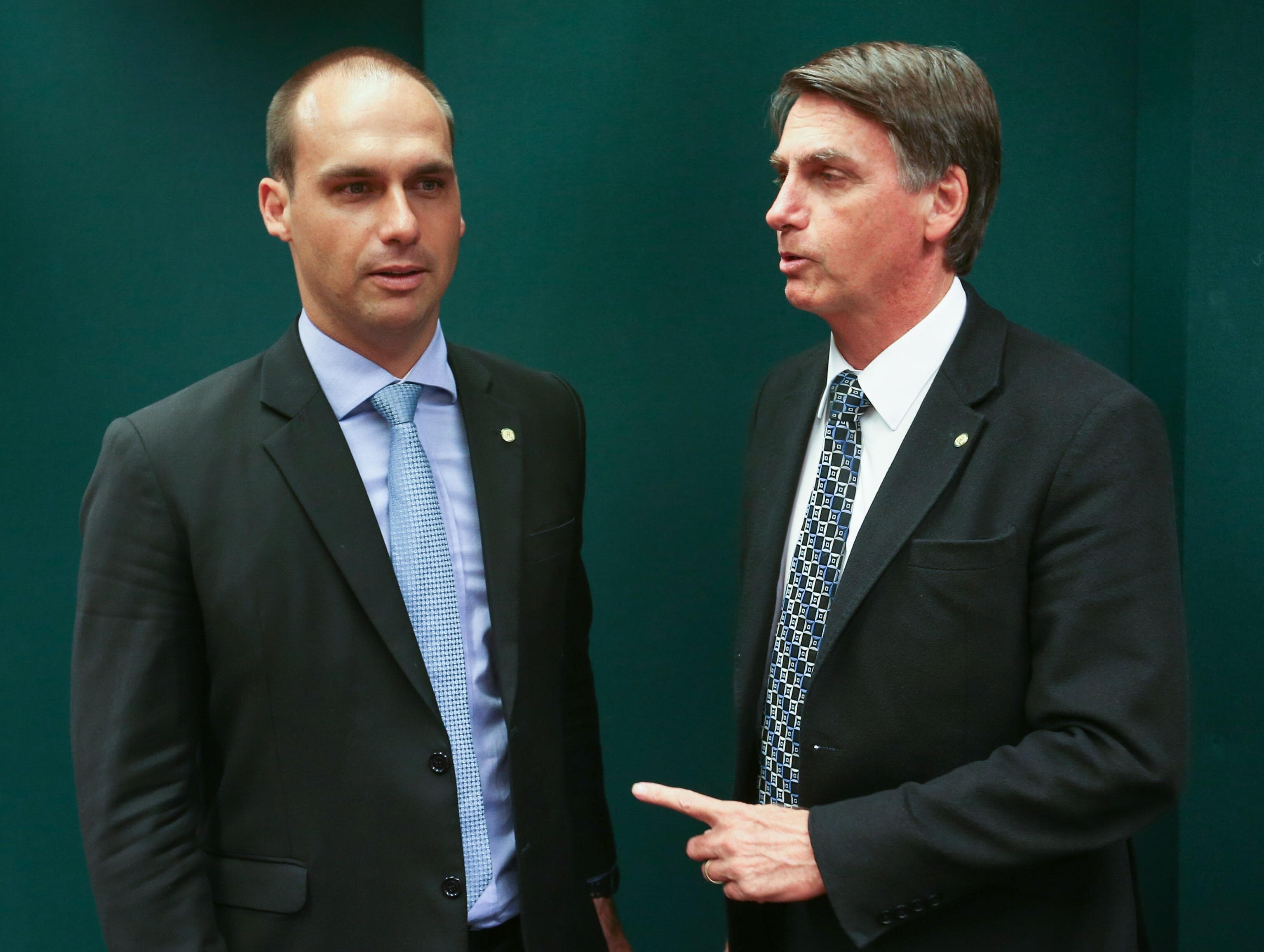 Bolsonaro e filho são denunciados pela PGR por racismo e ameaça; veja íntegras das denúncias