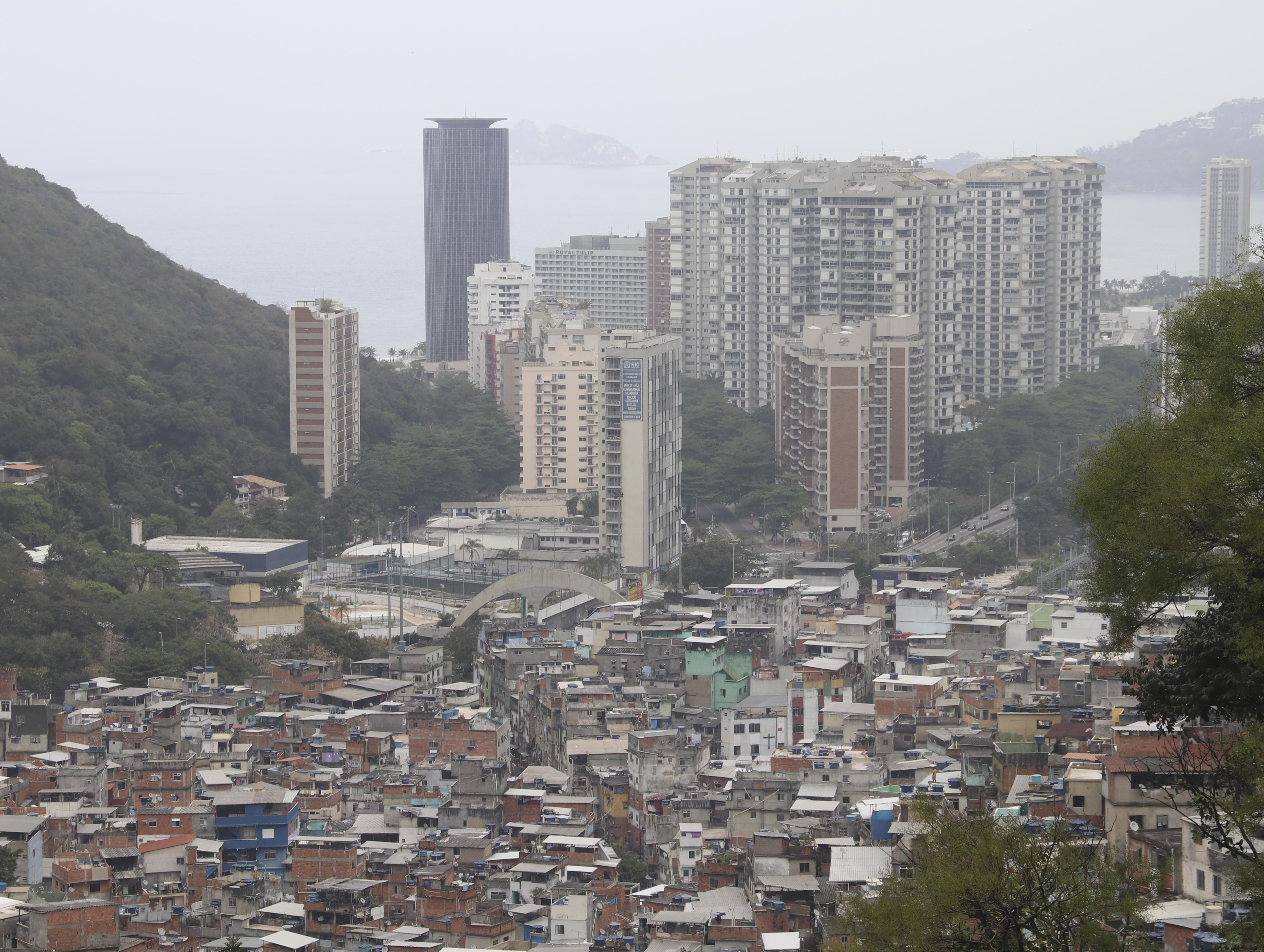 Estudo aponta queda de investimentos em áreas sociais e sugere revogação do teto de gastos