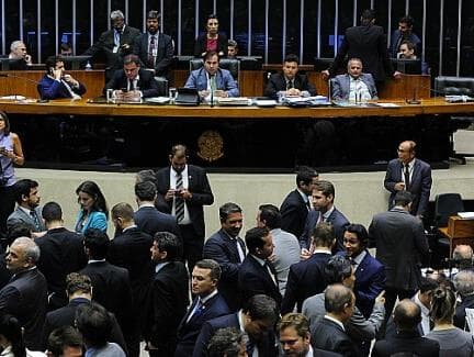 Câmara aprova medida que concede isenção de impostos para petrolíferas estrangeiras