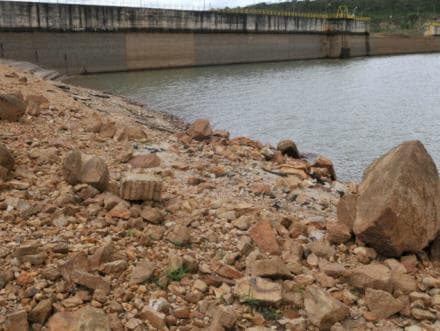 Crise hídrica histórica no DF deixa regiões sem água por dias; Rollemberg suspende irrigação de plantas