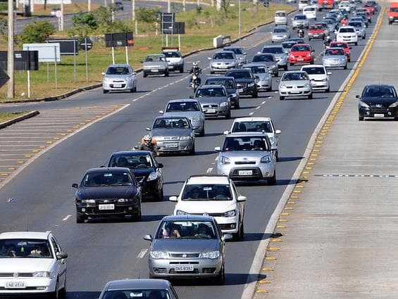 Distritais liberam faixas exclusivas fora do horário de pico