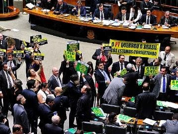 366 x 111: veja como cada deputado votou na PEC do teto de gastos