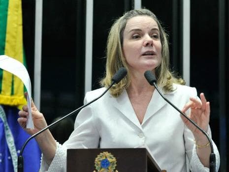 Senadora do PT relata sugestão popular de anistia para Bolsonaro e deve negar pedido