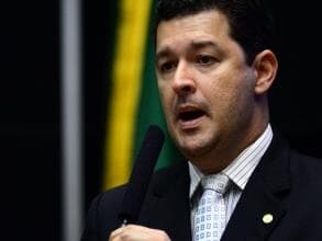 Vice-líder do PSDB entra com ação na Câmara contra Dilma