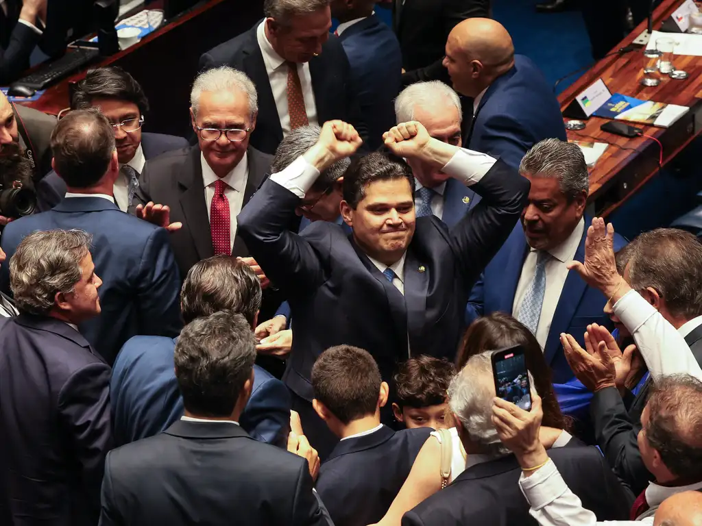 Davi em 2019, Alcolumbre volta como um Golias à presidência do Senado