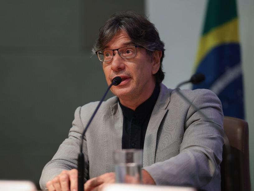 Líder da oposição no Senado pede afastamento de presidente do IBGE