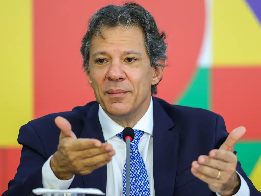 "Não vai haver descontinuidade" do Pé-de-Meia, assegura Haddad