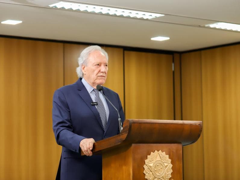 Ministro da Justiça assina portarias para regular uso da força policial