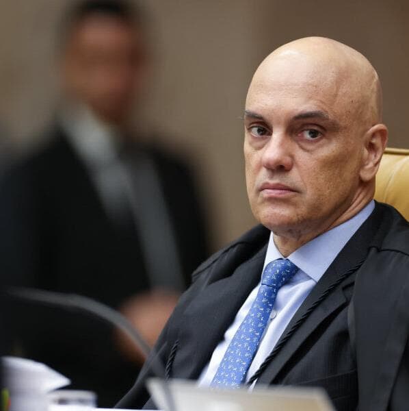 Moraes cobra convite formal de Bolsonaro para posse de Trump