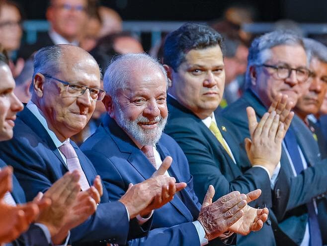 Lula busca aproximação com prefeitos em encontro nacional: "Ninguém será discriminado"