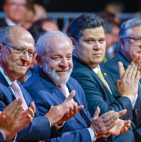 Lula busca aproximação com prefeitos em encontro nacional: "Ninguém será discriminado"