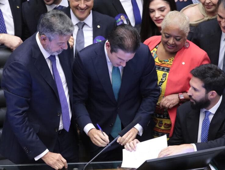 Lula recebe Hugo Motta e Davi Alcolumbre antes da abertura do ano legislativo