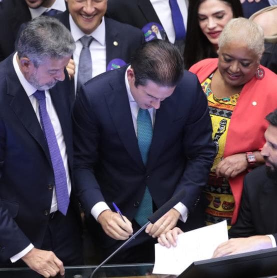 Lula recebe Hugo Motta e Davi Alcolumbre antes da abertura do ano legislativo