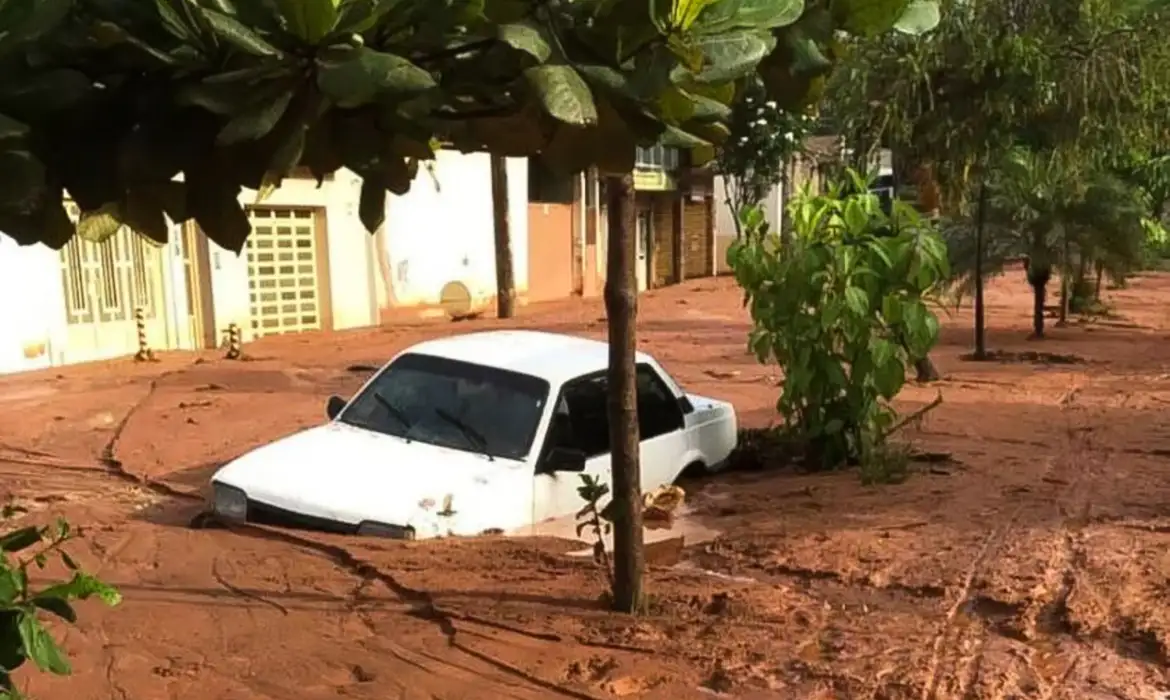 Brasil gasta mais em ações de emergência do que em prevenção de desastres climáticos