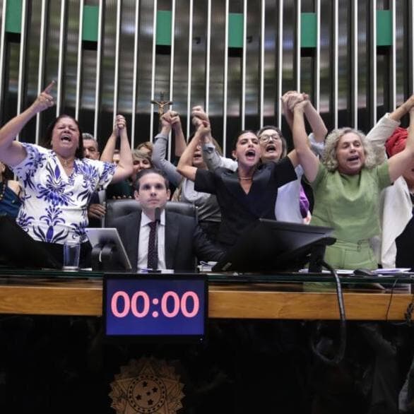 Vídeo: Hugo dá bronca em deputados: "Aqui não é jardim de infância"