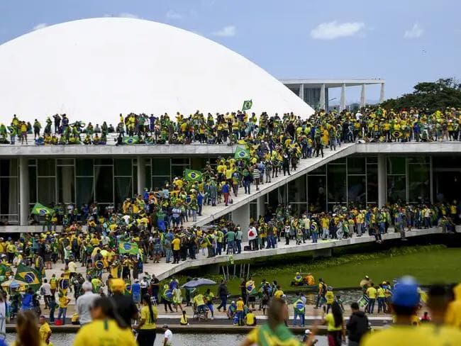 Áudios revelam militares incitando acampados a invadir o Congresso