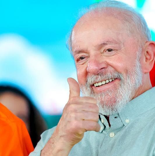 Lula faz pronunciamento sobre Pé-de-Meia e Farmácia Popular