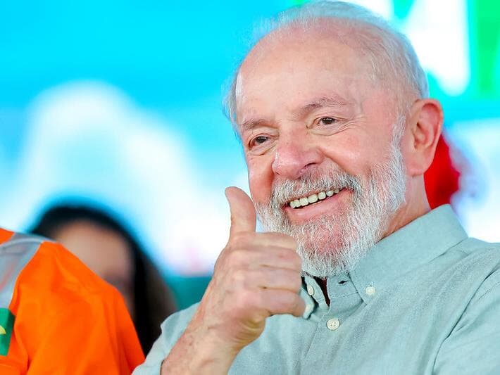 Lula faz pronunciamento sobre Pé-de-Meia e Farmácia Popular