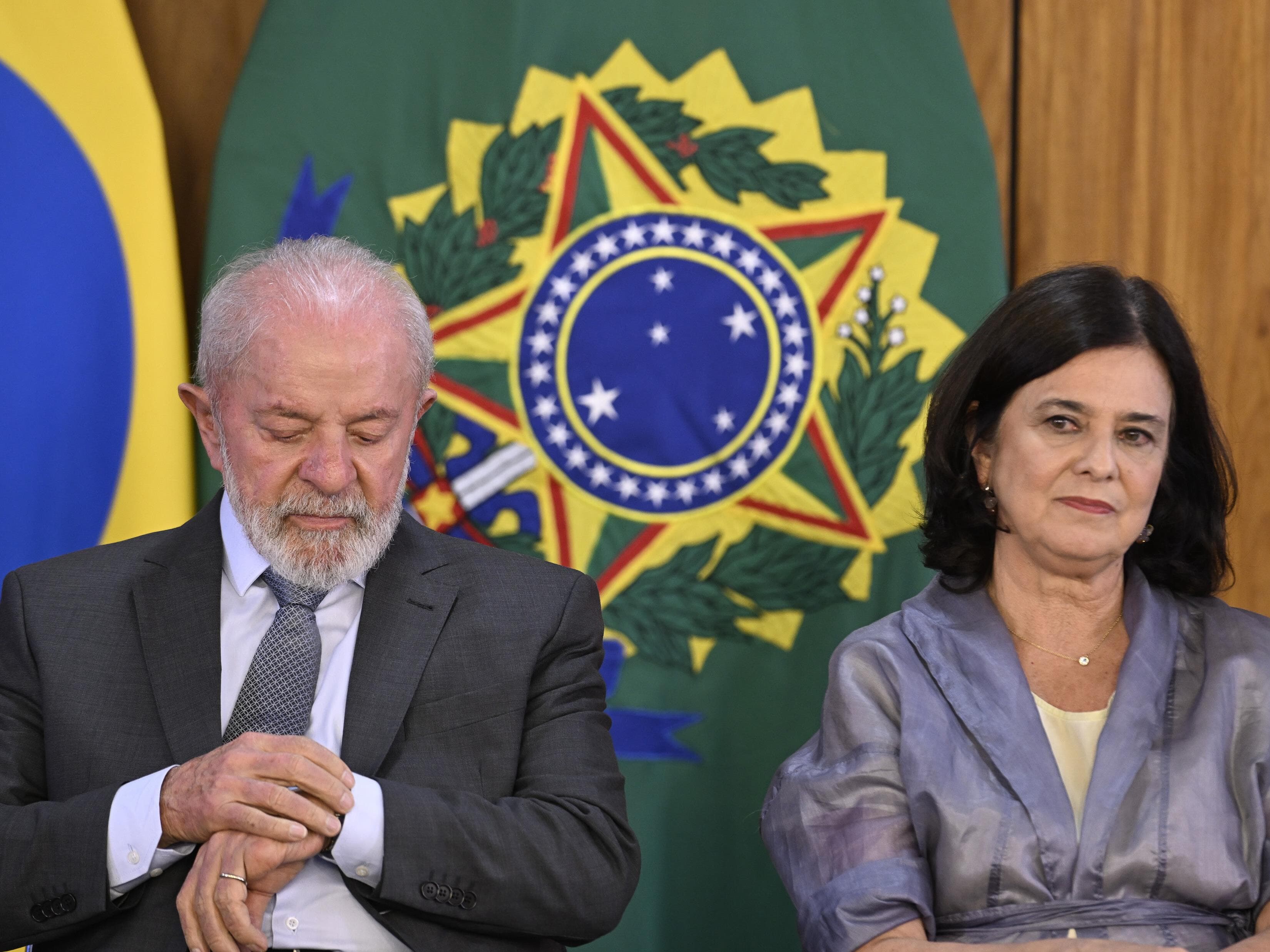 Lula demite Nísia Trindade e confirma Padilha na Saúde