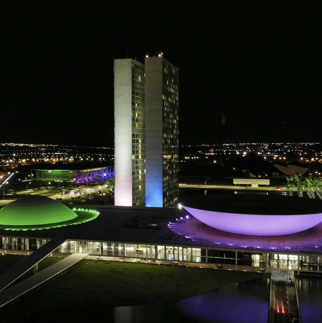 Congresso é iluminado em homenagem ao Dia Mundial das Doenças Raras