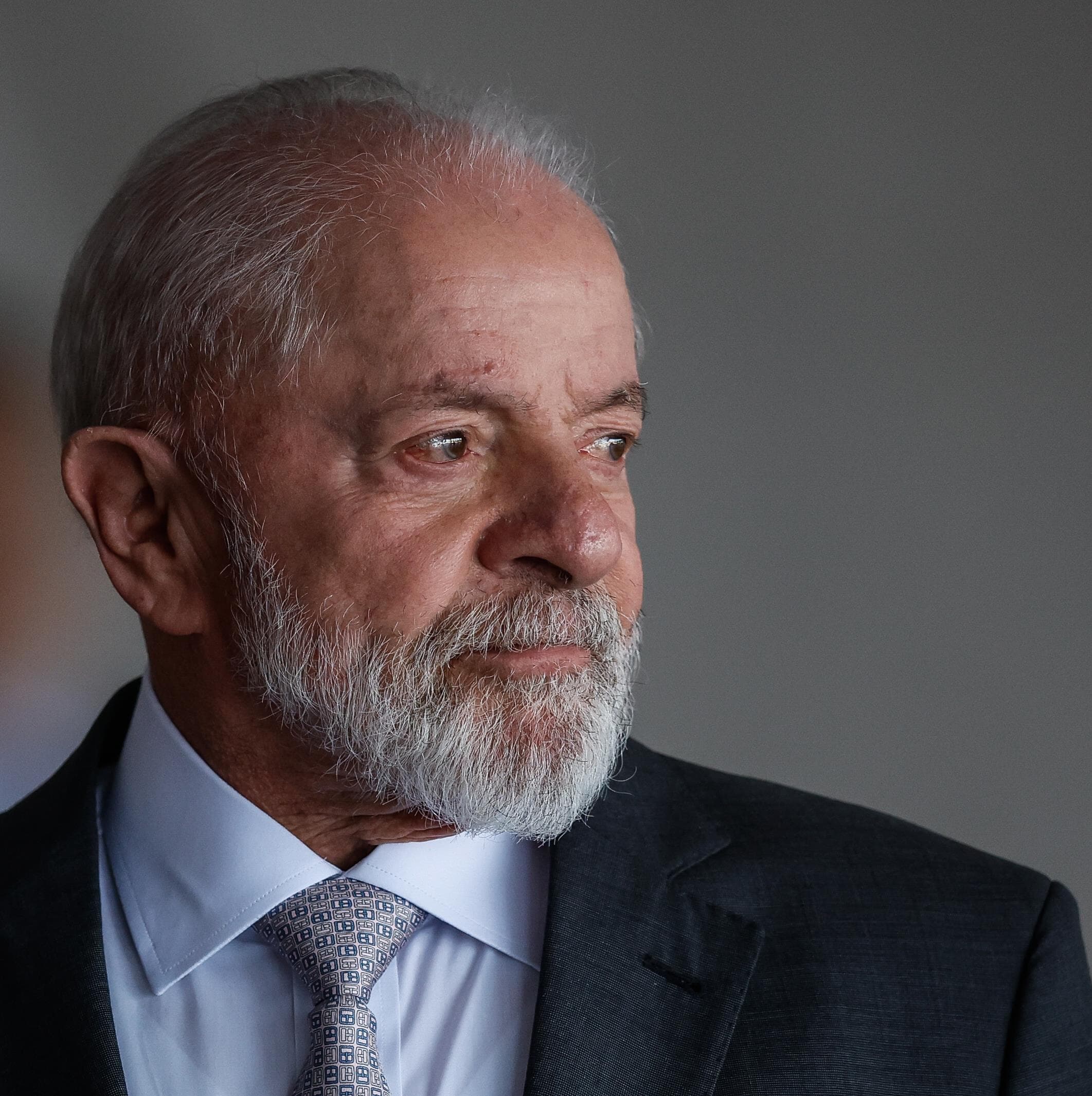 "Grotesca e desrespeitosa", diz Lula sobre briga de Trump e Zelensky