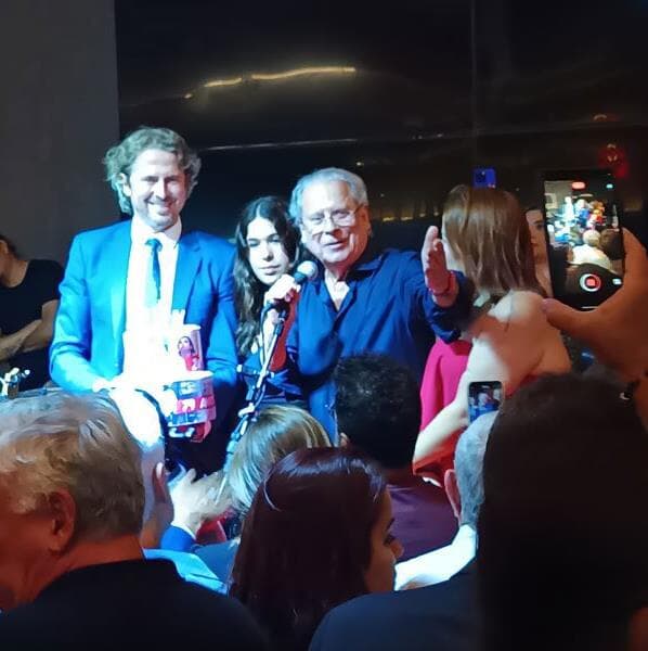 O ex-ministro José Dirceu, acompanhado dos filhos, discursa em seu aniversário. Um deles, à esquerda, de terno, é o deputado Zeca Dirceu (PT-PB) - Congresso em Foco