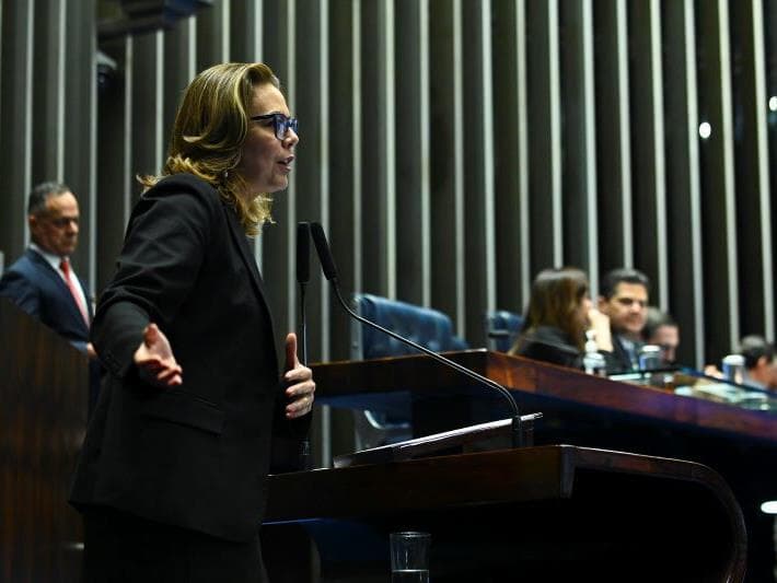 A senadora Leila Barros (PDT-DF), discursando na tribuna - Andressa Anholete/Agência Senado