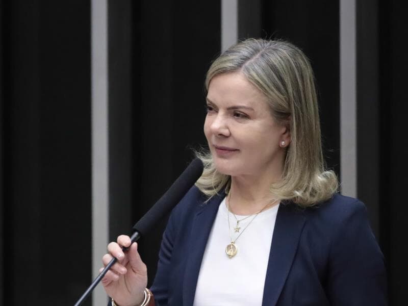 Gleisi Hoffmann foi empossada como ministra-chefe da Secretaria de Relações Institucionais na segunda-feira (10). - Zeca Ribeiro / Câmara dos Deputados