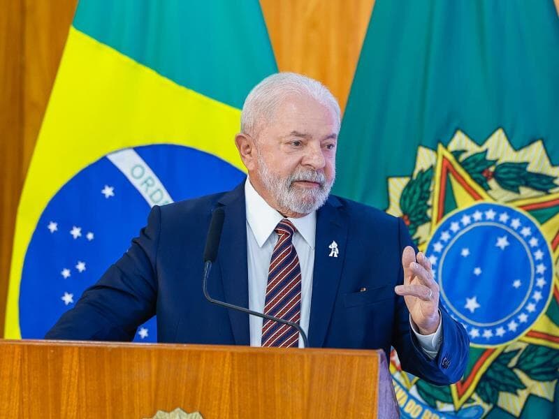 Agora: Lula assina projeto de isenção do Imposto de Renda até R$ 5 mil