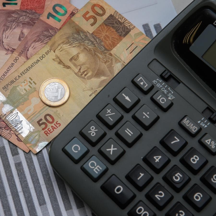 A proposta foi assinada de manhã e assinada nesta tarde. O Governo espera beneficiar cerca de 10 milhões de contribuintes. - Marcello Casal Jr/Agência Brasil