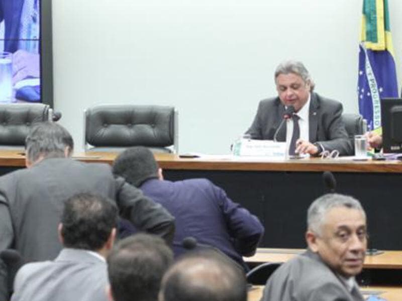 Reunião da Comissão Mista de Orçamento, presidida pelo deputado Júlio Arcoverde - Vinicius Loures/Agência Câmara