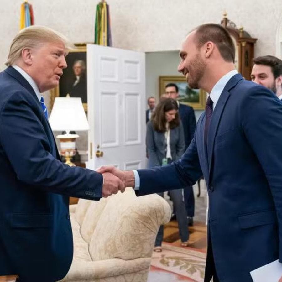 Eduardo Bolsonaro em encontro com Trump durante o governo de Jair Bolsonaro -  Joyce N. Boghosian/Casa Branca