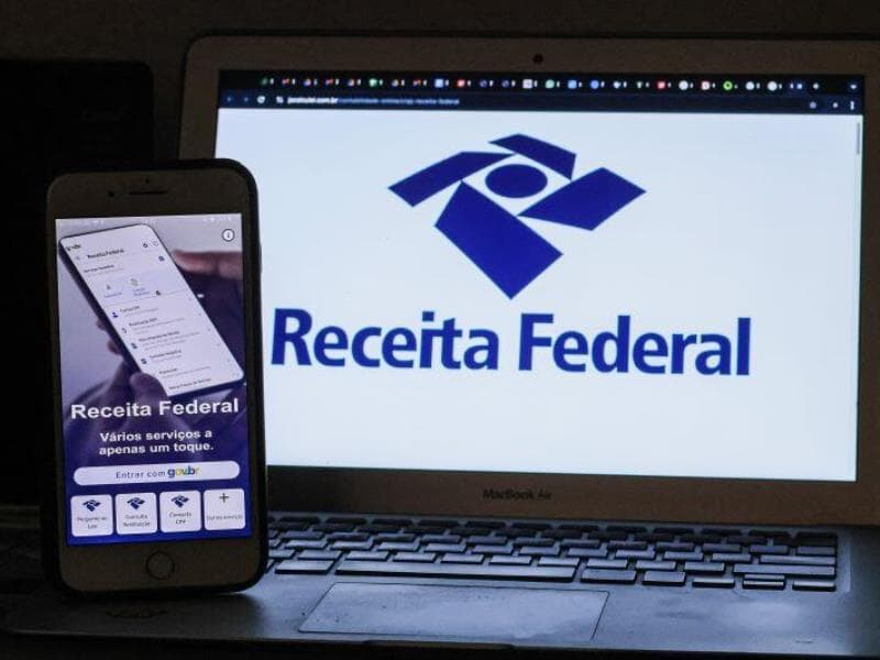 Contribuinte pode acessar o site da Receita Federal para checar se tem alguma restituição a receber. - Rodney Costa/Zimel Press/Folhapress