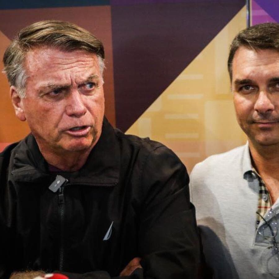 Jair Bolsonaro com o filho Flávio. - Aloisio Mauricio /Fotoarena/Folhapress