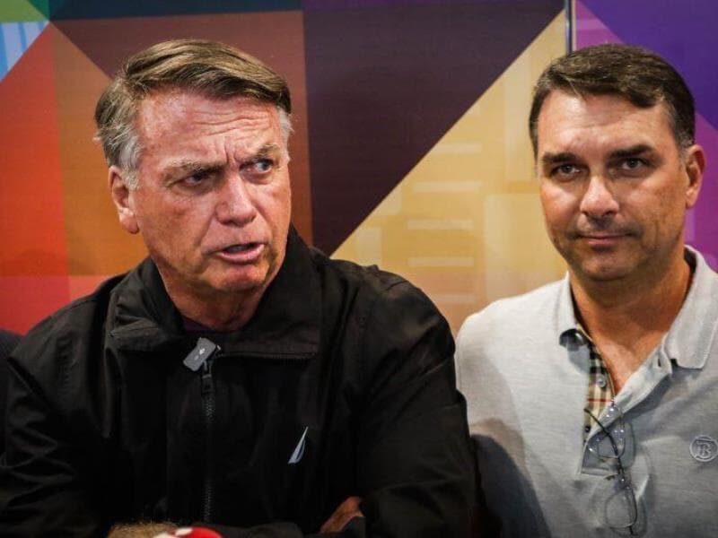 Jair Bolsonaro com o filho Flávio. - Aloisio Mauricio /Fotoarena/Folhapress