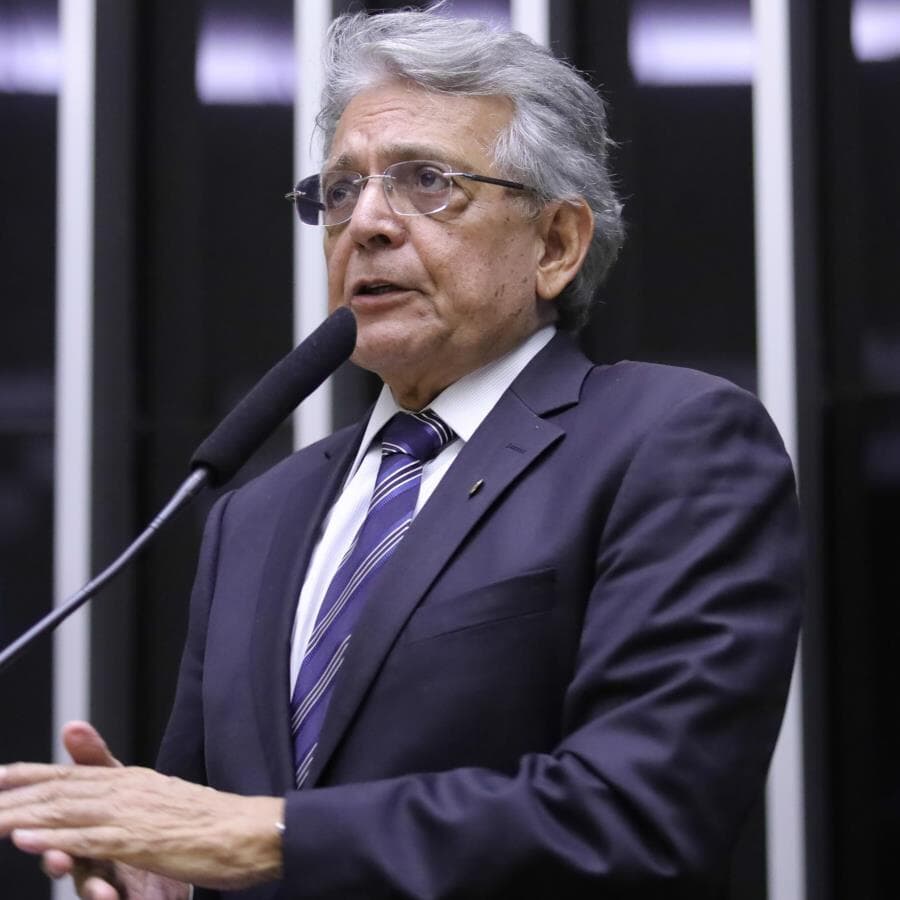 Proposta visa evitar queda na arrecadação com a redução do IR para servidores públicos. - Mario Agra / Câmara dos Deputados
