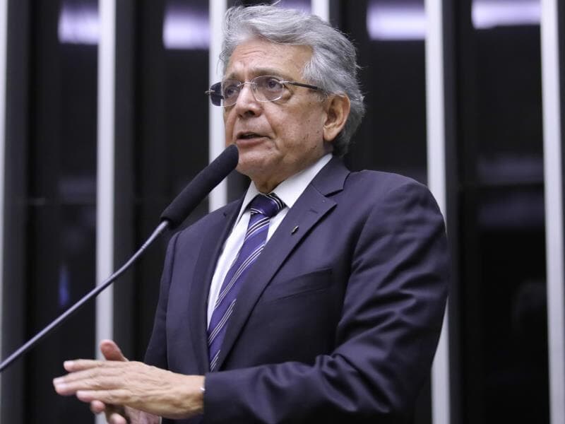 Proposta visa evitar queda na arrecadação com a redução do IR para servidores públicos. - Mario Agra / Câmara dos Deputados