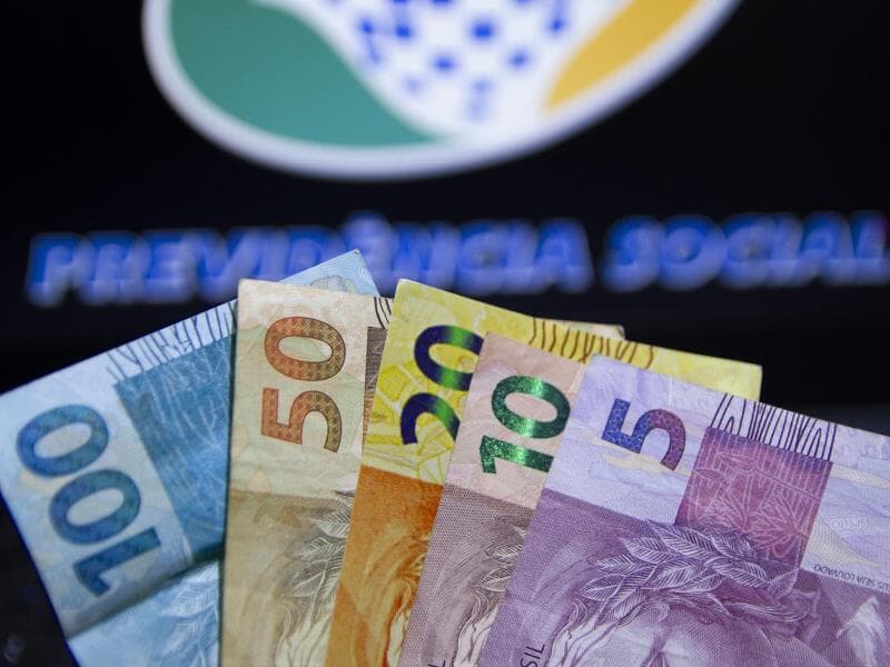 Quem recebe até um salário mínimo terá a primeira parcela creditada entre 24 de abril e 8 de maio - Adriana Toffetti/Ato Press/Folhapress