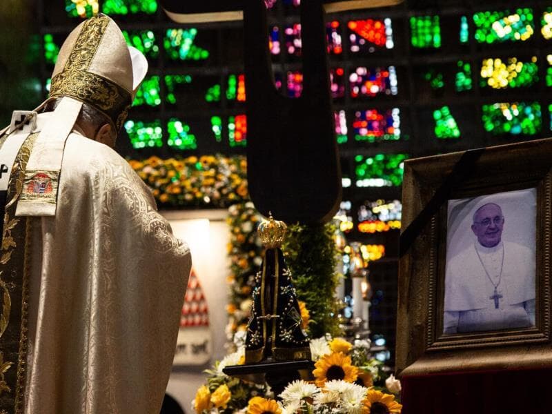 Cardeal Orani João Tempesta durante a missa em homenagem ao Papa Francisco, nesta segunda-feira, na Catedral Metropolitana de São Sebastião - Bia Borges/Ofotográfico/Folhapress