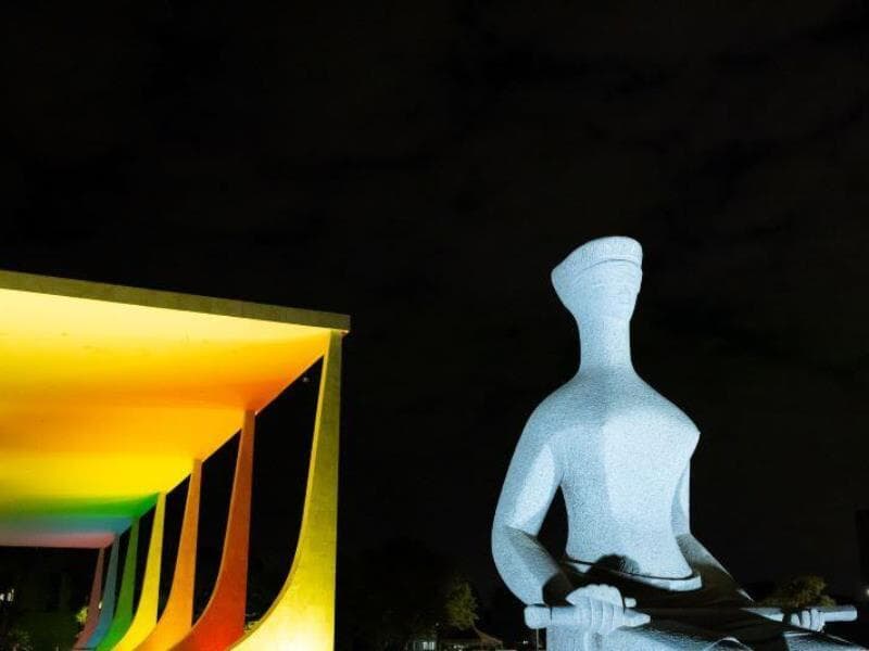 Estátua em frente ao prédio do STF, em Brasília: Corte vai decidir sobre resolução do Conselho Federal de Medicina. - Antonio Augusto/STF