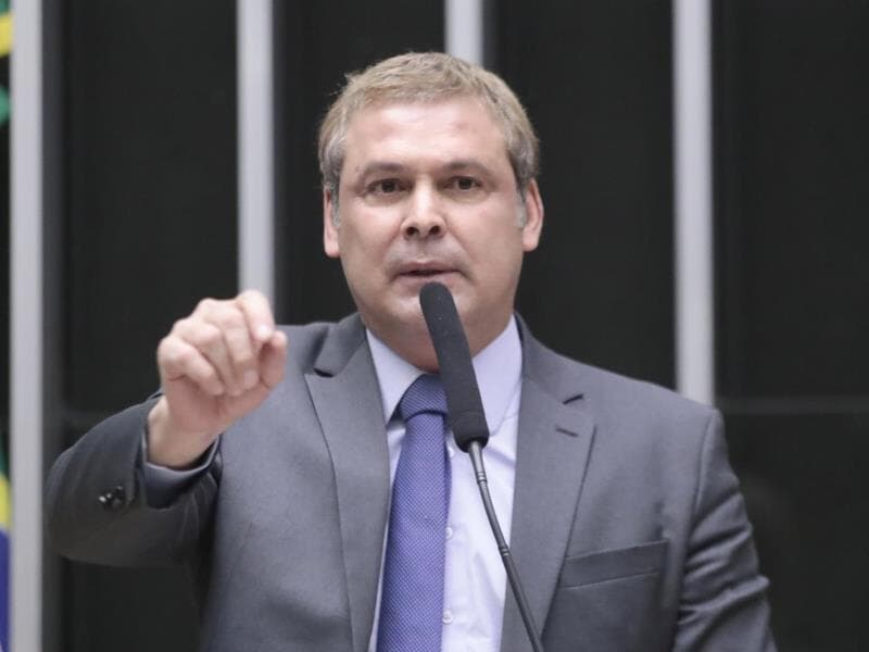Lindbergh comemorou comunicado de Zanin sobre limitações para suspensão da ação penal contra Ramagem. - Zeca Ribeiro / Câmara dos Deputados