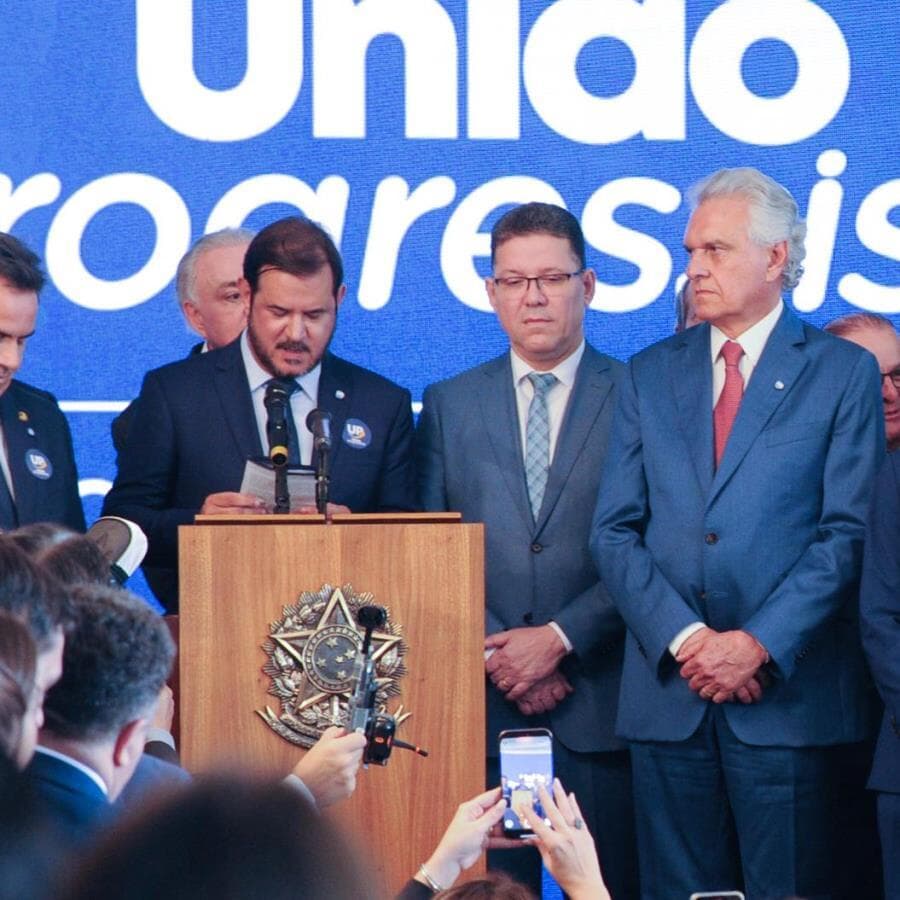 Co-presidentes da federação, Antônio Rueda e Ciro Nogueira, se alternaram na leitura do manifesto. - Renato Araújo/Câmara dos Deputados