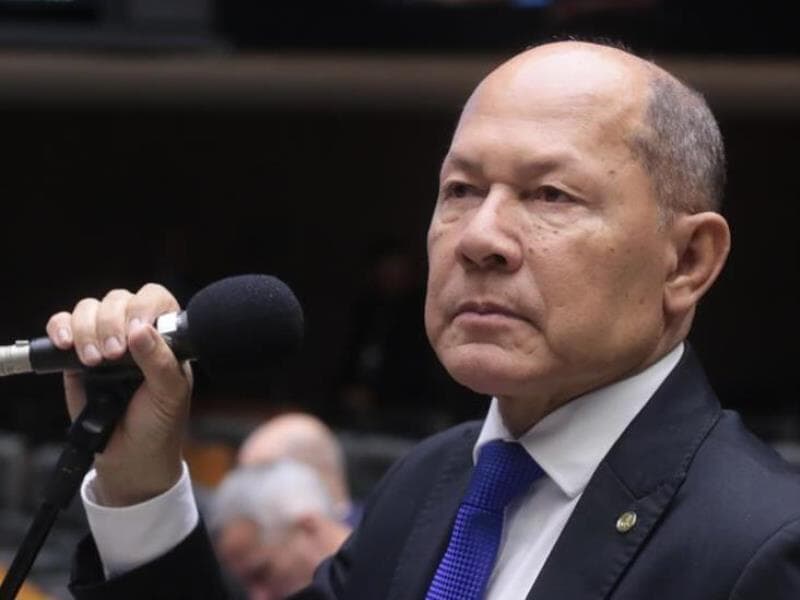 Coronel Chrisóstomo foi o responsável pela colega das assinaturas para a comissão parlamentar de inquérito - Bruno Spada/Agência Câmara